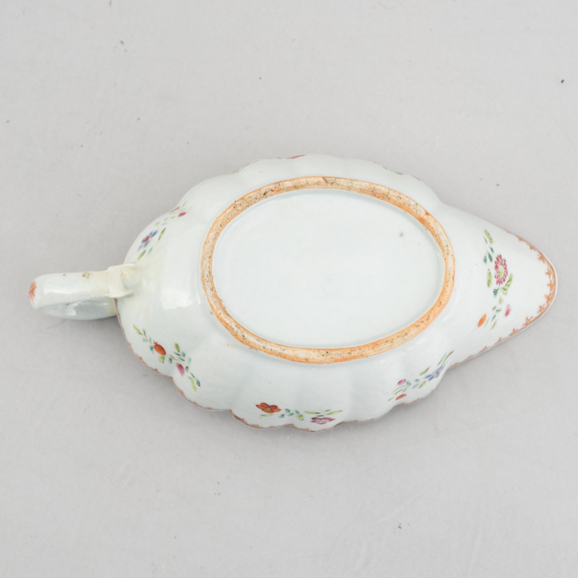 A Chinese famille rose porcelain sauce boat and five dishes, Qing dynasty, 18th and 19th century.