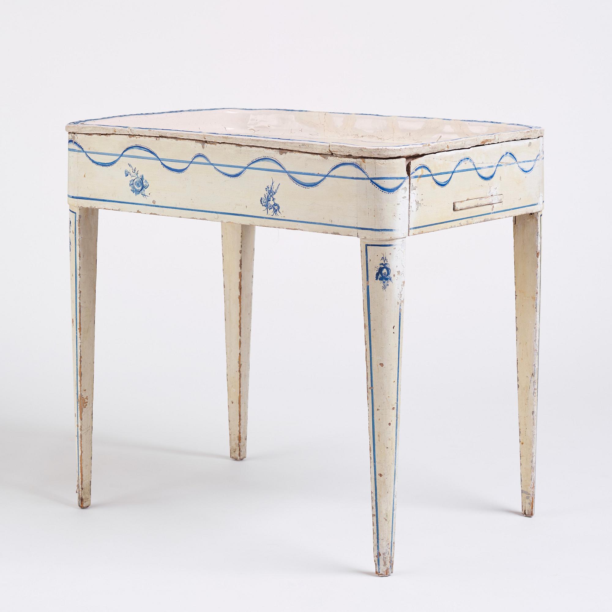 A blue and white faience tea table, second part of the 18th century.