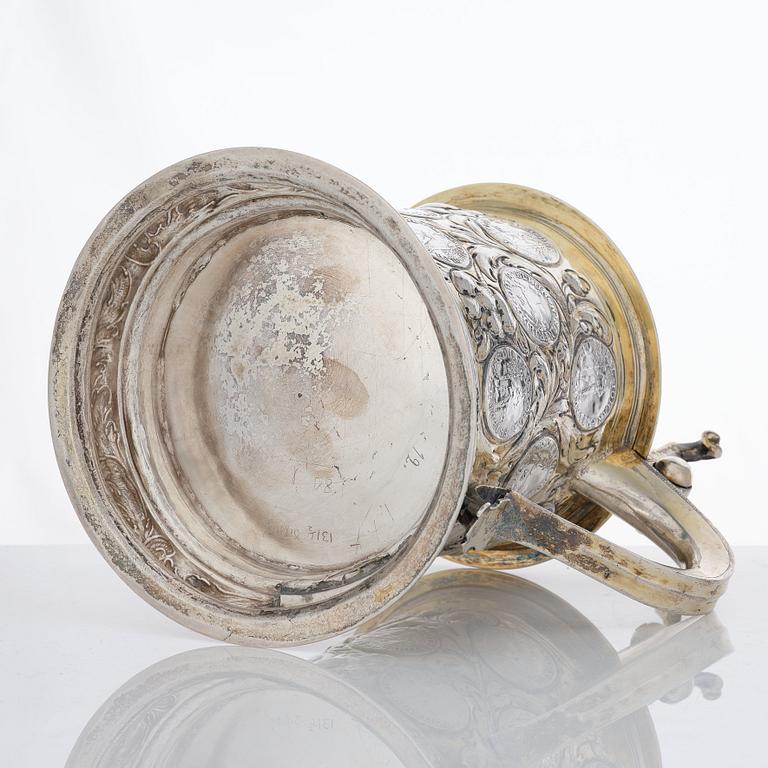 A German 17th century silver-gilt tankard, mark possibly of Abraham Wilde (Königsberg 1676-?).