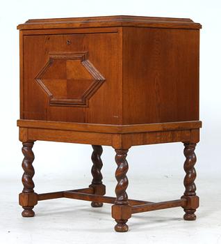 BESTICKSCHATULL, barockstil, 1900-talets första kvartal.