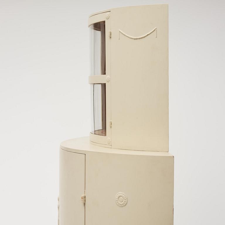 Gunnar Asplund, a Swedish Grace cabinet, ca 1920.