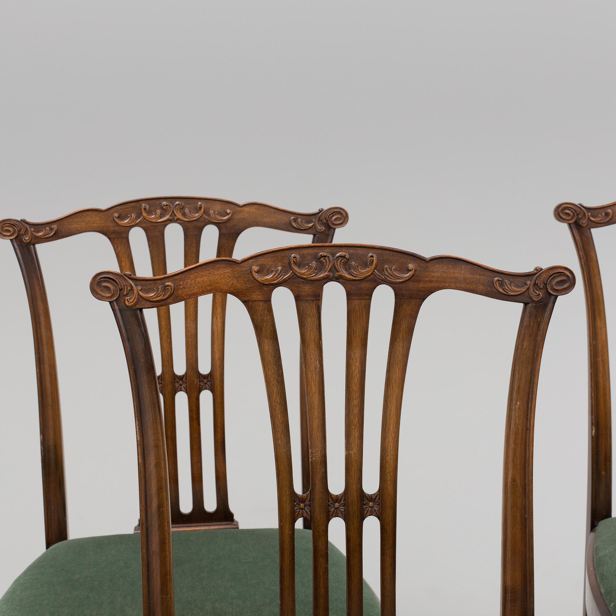 A late 20th century 10 piece Chippendale dining group.