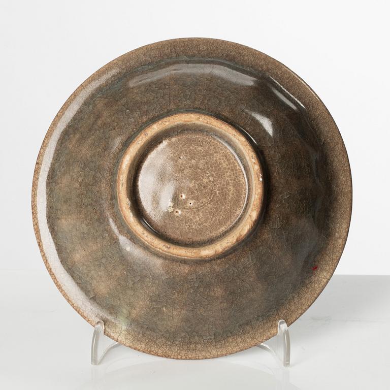 A ge glazed dish, Ming dynasty (1368-1644).