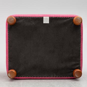 Josef Frank, fåtölj med fotpall, modell 336, Firma Svenskt Tenn.