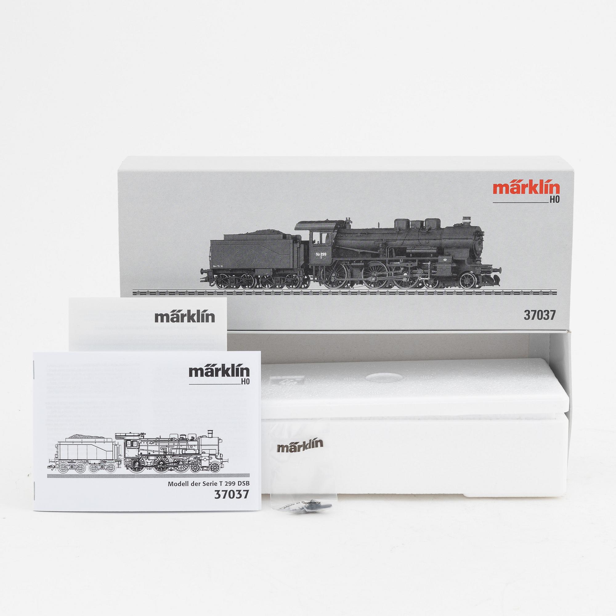 Märklin, two steam locomotives gauge H0, model 37037 and 34989, in boxes.