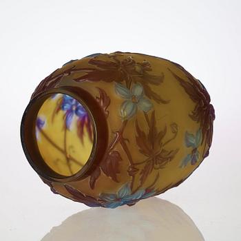 An Emile Gallé Art Nouveau 'Soufflé' mold-blown cameo glass vase, Nancy, France, ca 1900.