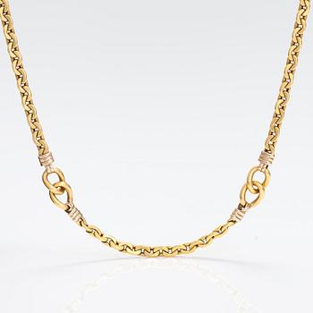 An 18K gold necklace. Made in Italy.