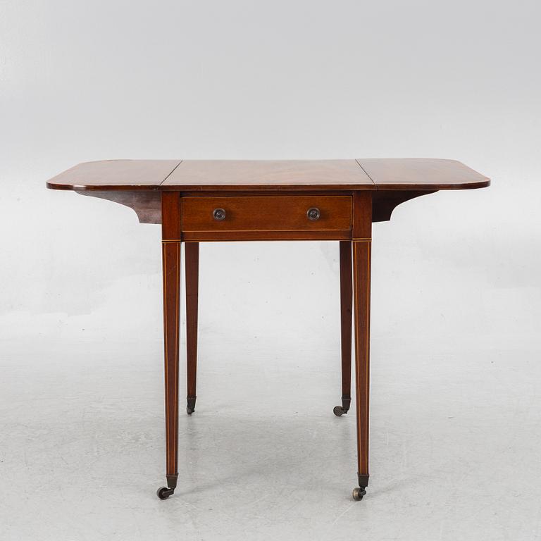 Pembroke table, England, 19th century.