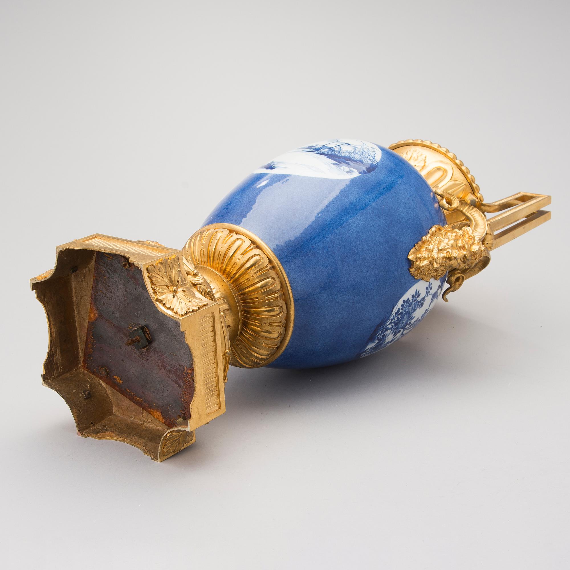URN, gilt bronze and Chinese porcelain, ca 1850-70.