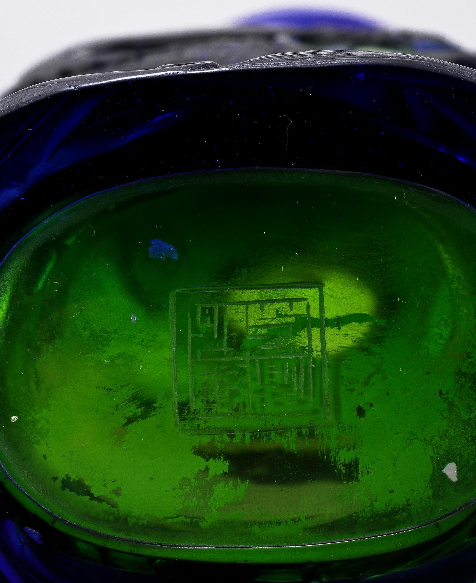 VAS, pekingglas, Kina, 1900-tal.