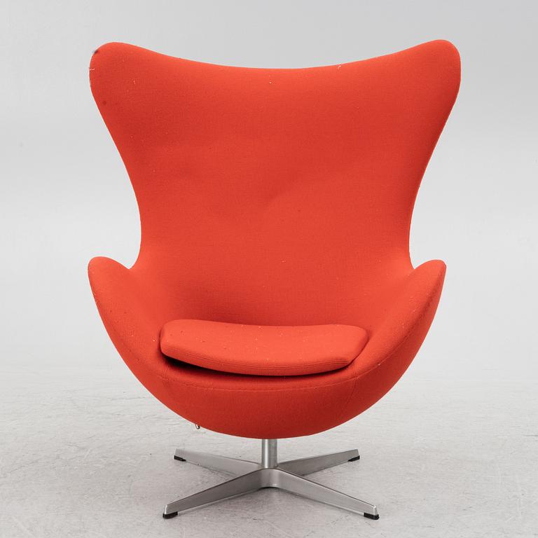 Arne Jacobsen, armchair, "The Egg", Fritz Hansen, Denmark, dated 2000.