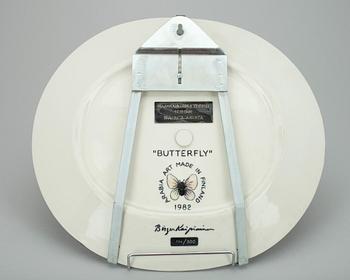 VATI, keramiikkaa, "Butterfly", sign. Birger Kaipiainen, nro 186/300, Arabia Art Made in Finland 1982.