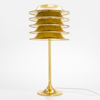 A mid-20th century table lamp manufactured by Sievä.