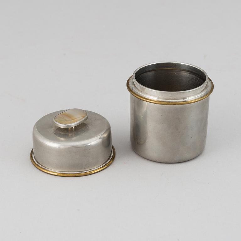 BURK MED LOCK, tenn. Svenskt Tenn, Stockholm, 1955.