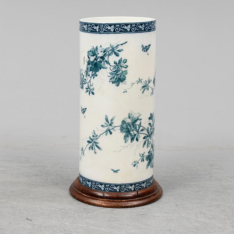 An early 20th century porcelain umbrella stand.