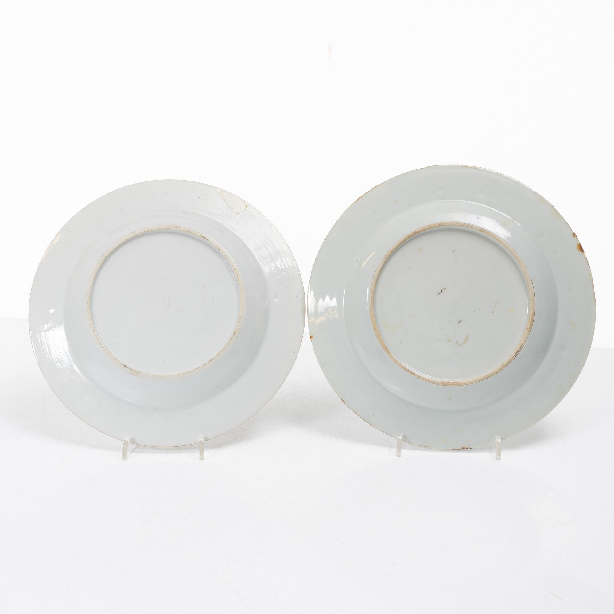 Tallrikar, åtta stycken, bl.a. Kanton, porslin. Qingdynastin, 17/1800-tal.