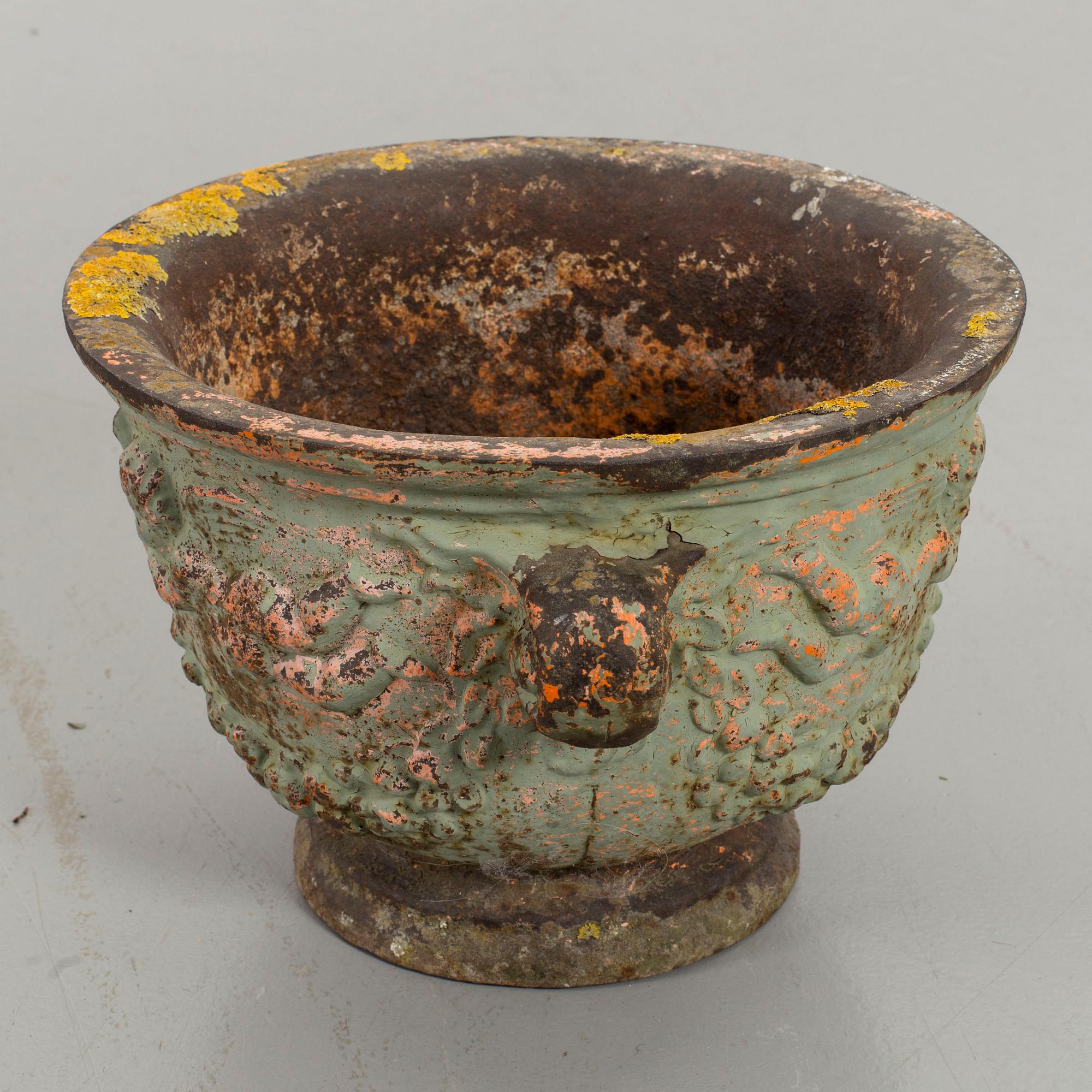 TRÄDGÅRDSURNA, gjutjärn, Näfveqvarn "Amor".