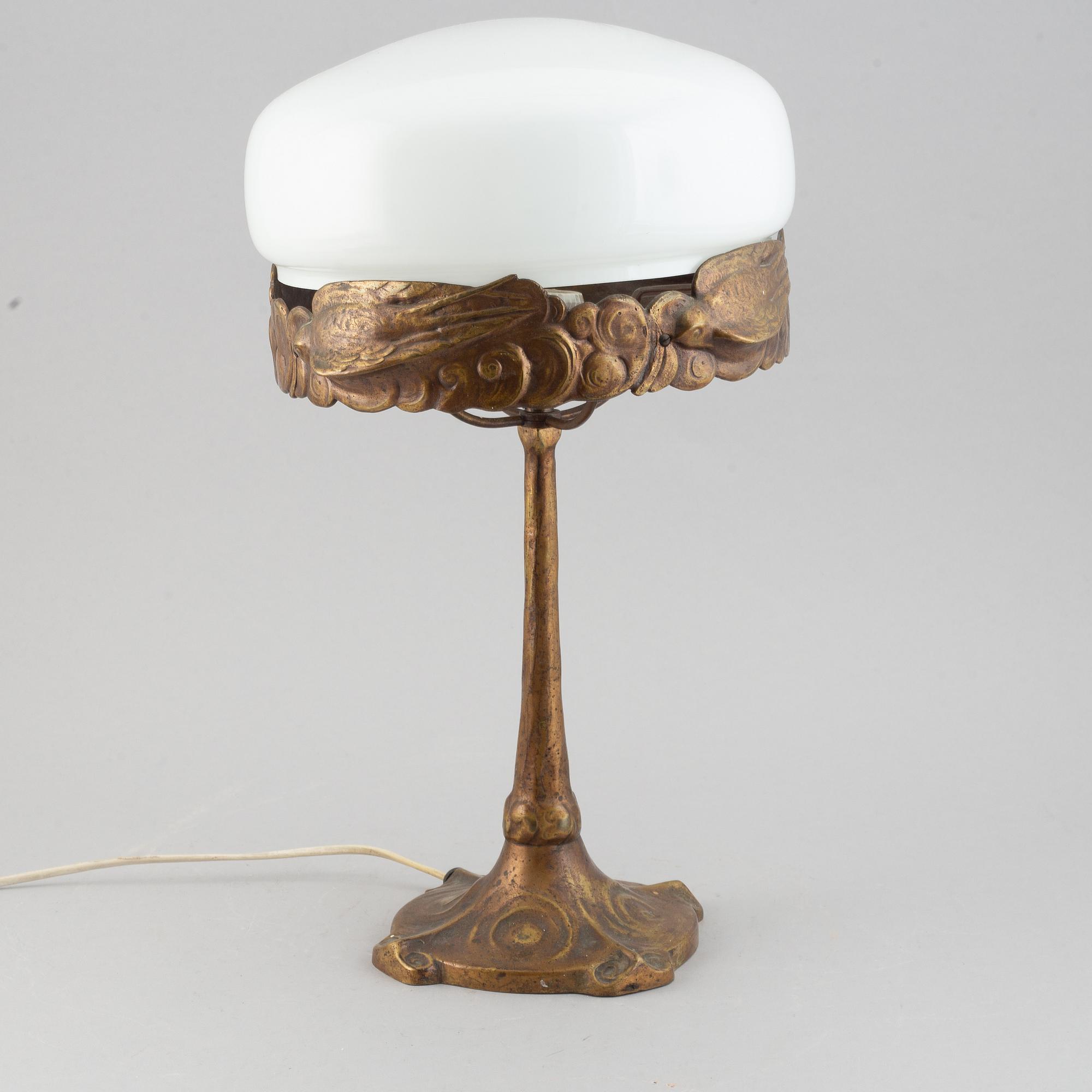 An Art Nouveau table lamp, early 20th century.