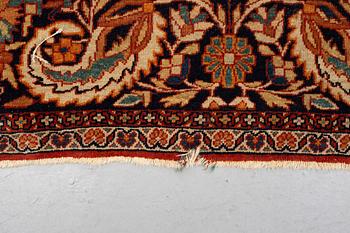 A carpet, antique Sarouk, ca 421-428 x 316-324,5 cm.