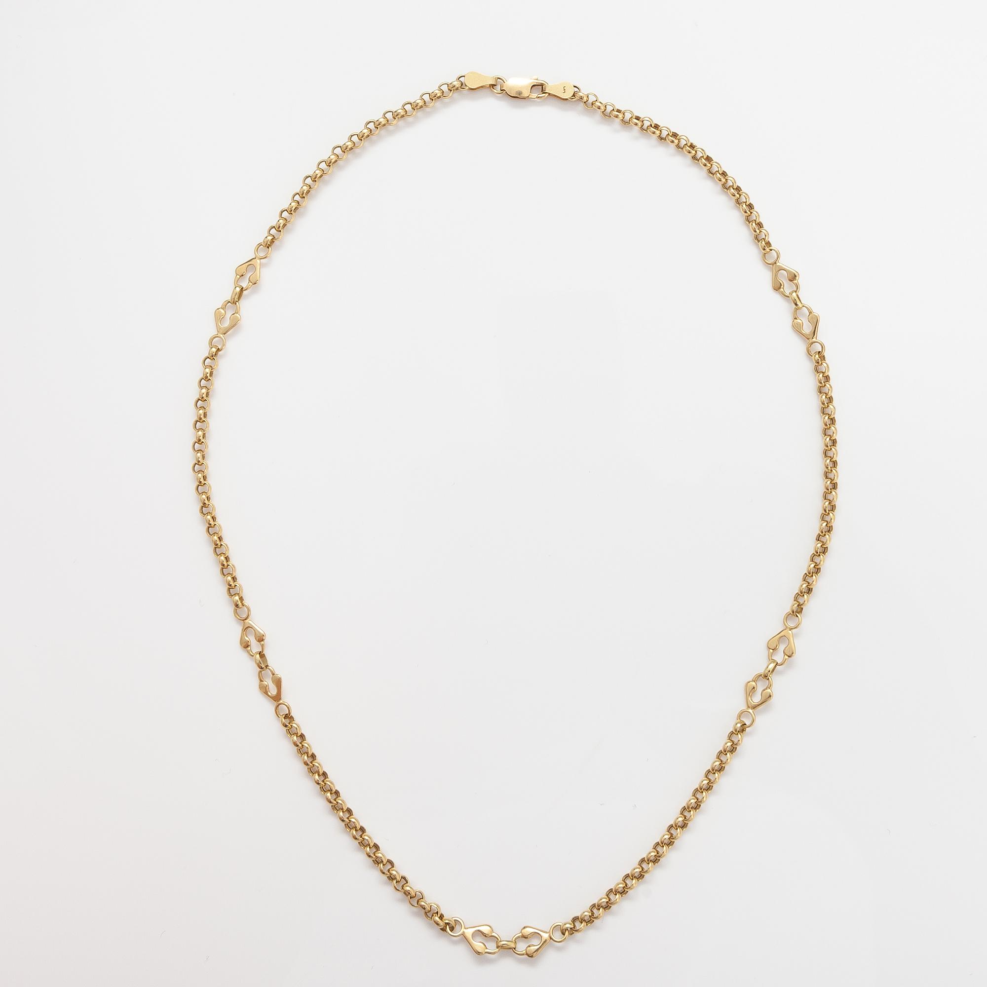 An 18K gold necklace.