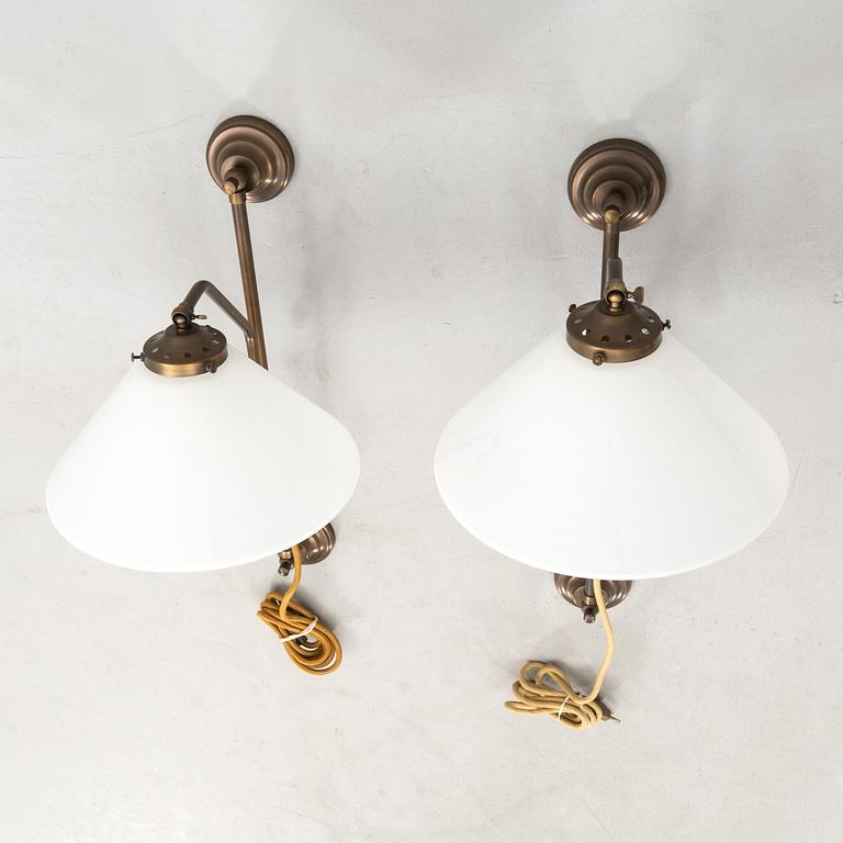 Wall lamps, a pair of modern manufacture, Germany.