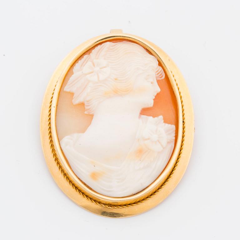 HÄNGE/BROSCH, med snäckskalscamé, 1942,