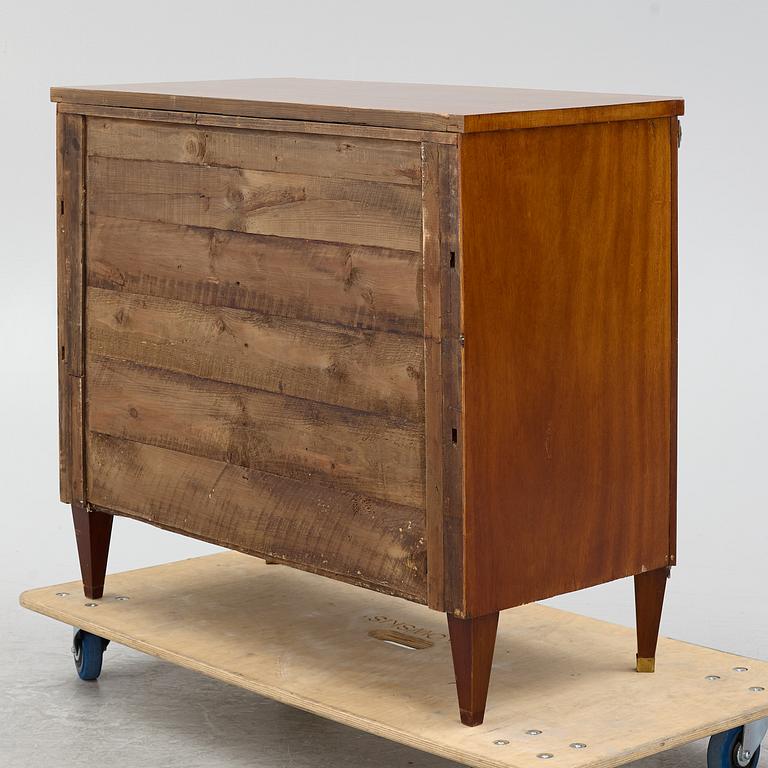 Byrå, gustaviansk stil, omkring 1900.