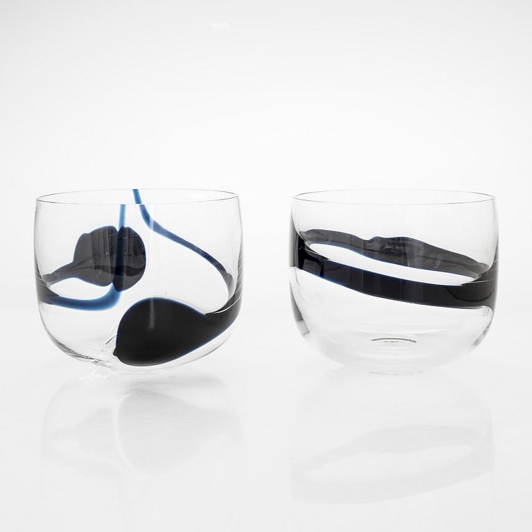 Timo Sarpaneva, skålar, 2 st 3042 "Blues" den andra är signerad Timo Sarpaneva Iittala 1988.