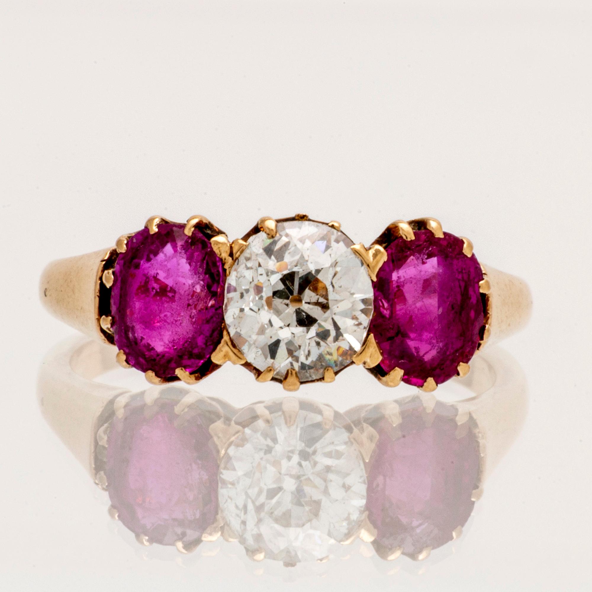 Ring 18k gold 1 old-cut diamond approx 1 ct, approx K-L Inclusions, 2 rubies, size 53.