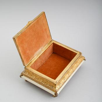 SMYCKESSKRIN, 1900-talets första hälft.