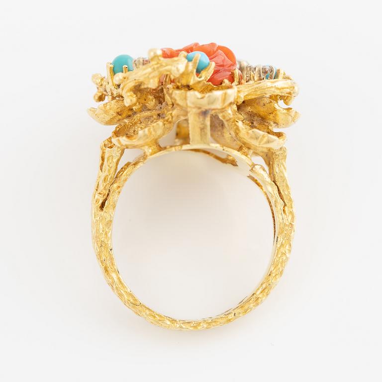 Ring, 18K gold with carved coral in the form of a rose, turquoise, and brilliant-cut diamonds.