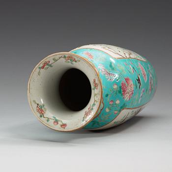 A turquoise famille rose vase, late Qing dynasty (1644-1912).