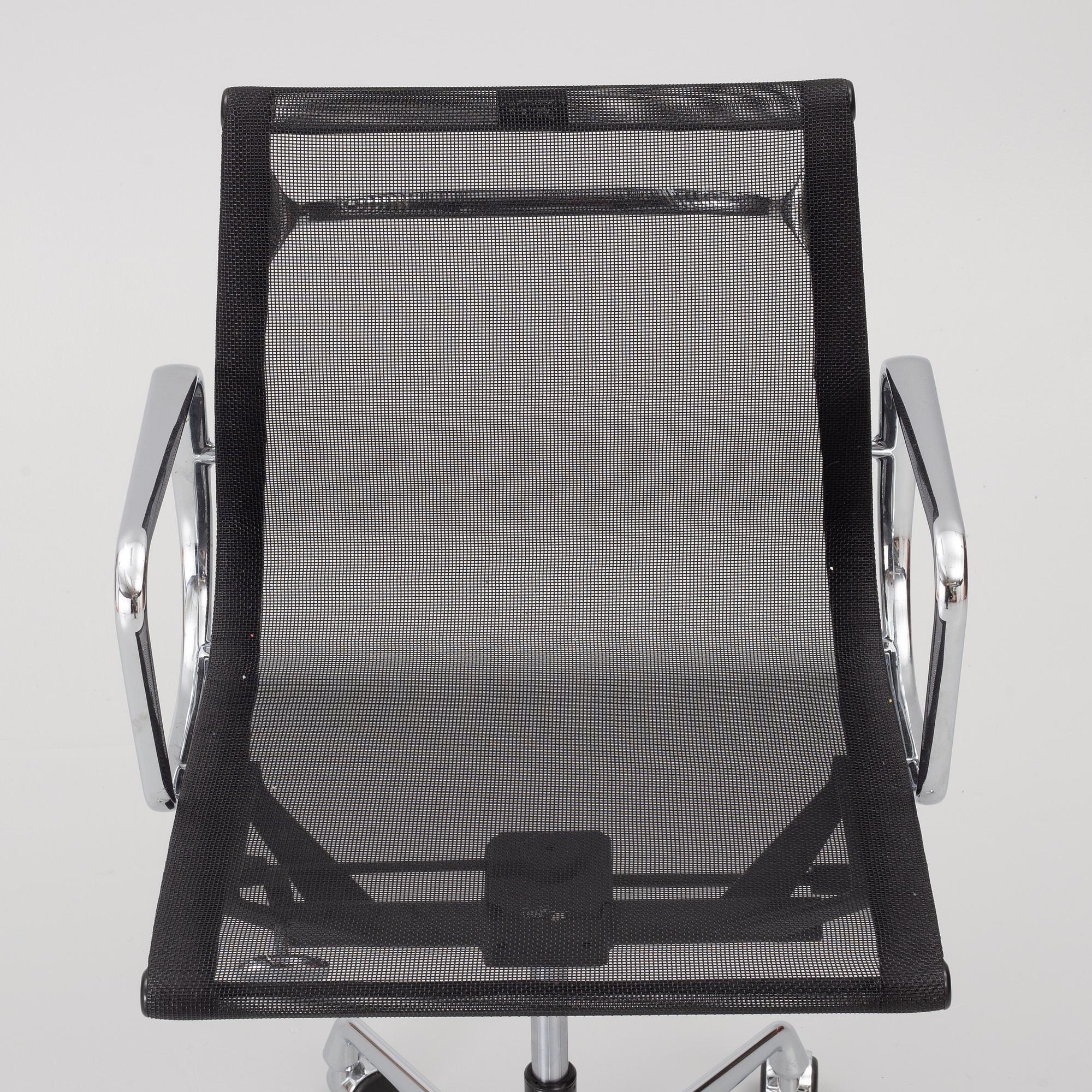 Charles & Ray Eames, Armchair/office chair, EA 108, Vitra.