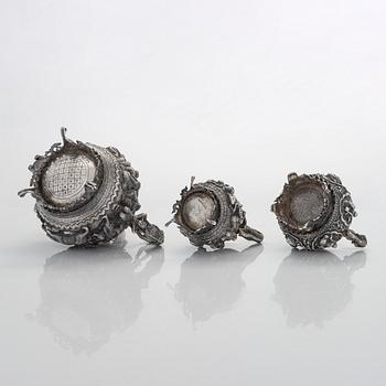 Tekanna, sockerskål och mjölkkanna, silver, 1900-talets början/ första hälft. Finska kontrollstämplar, 1949.