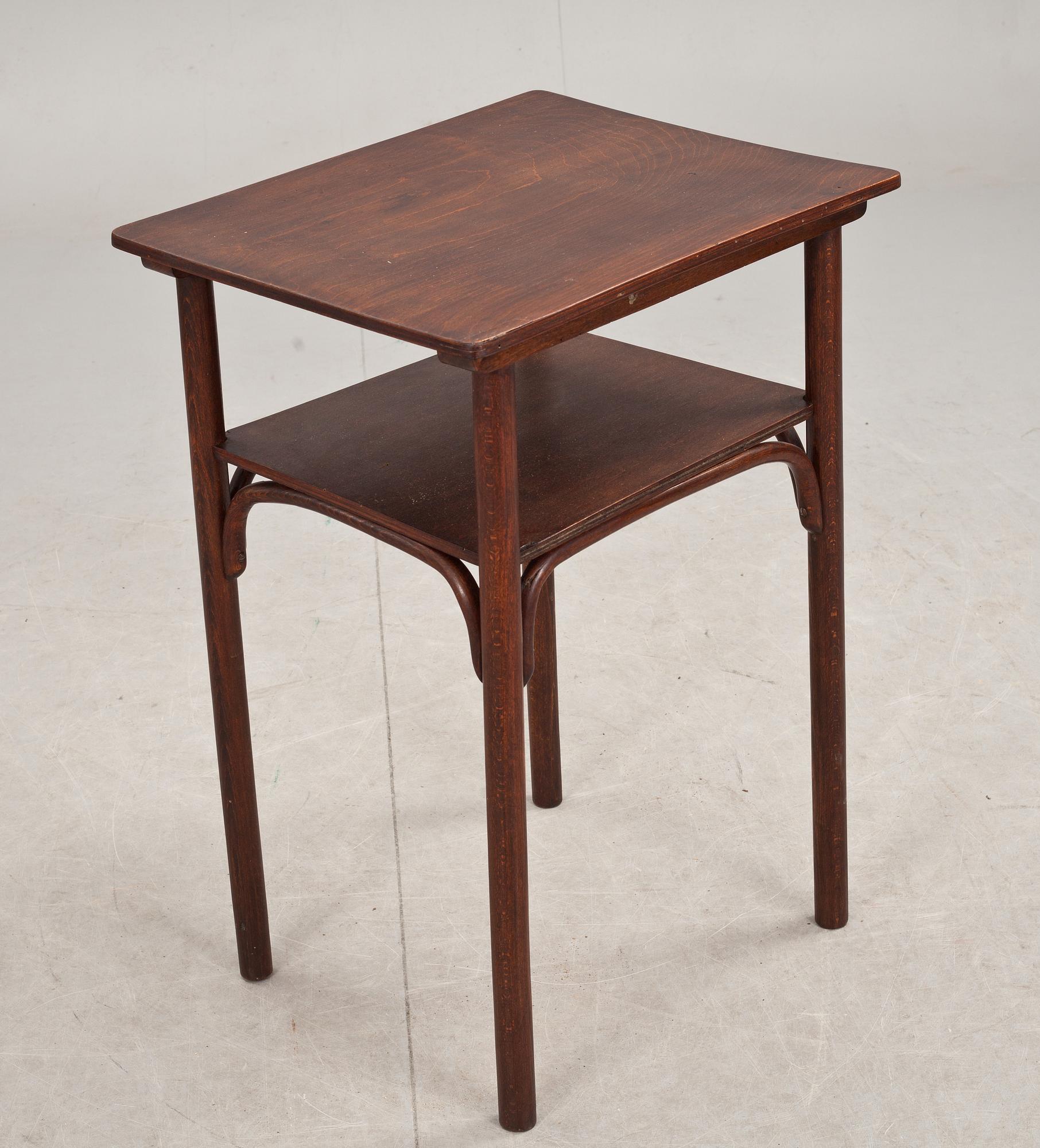 BORD, märkt Thonet Mundus.