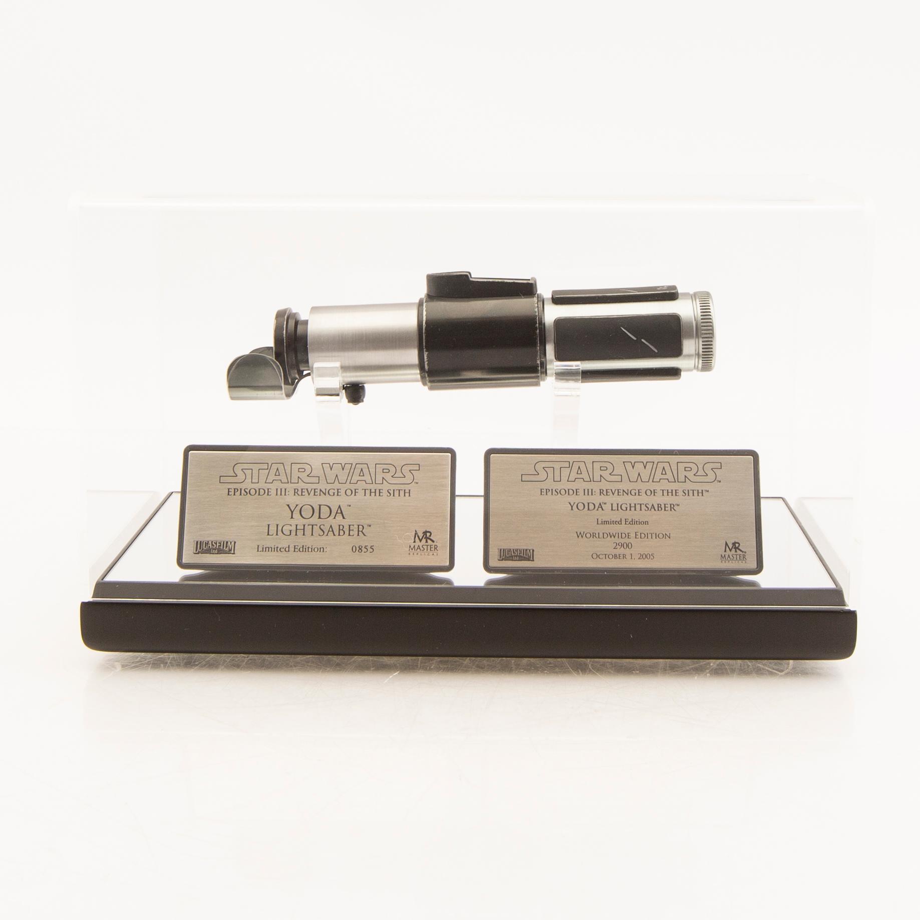 A 2005 Master Replica Lightsabel Sw-133 Yoda, "Revenge of the sith" 2005.