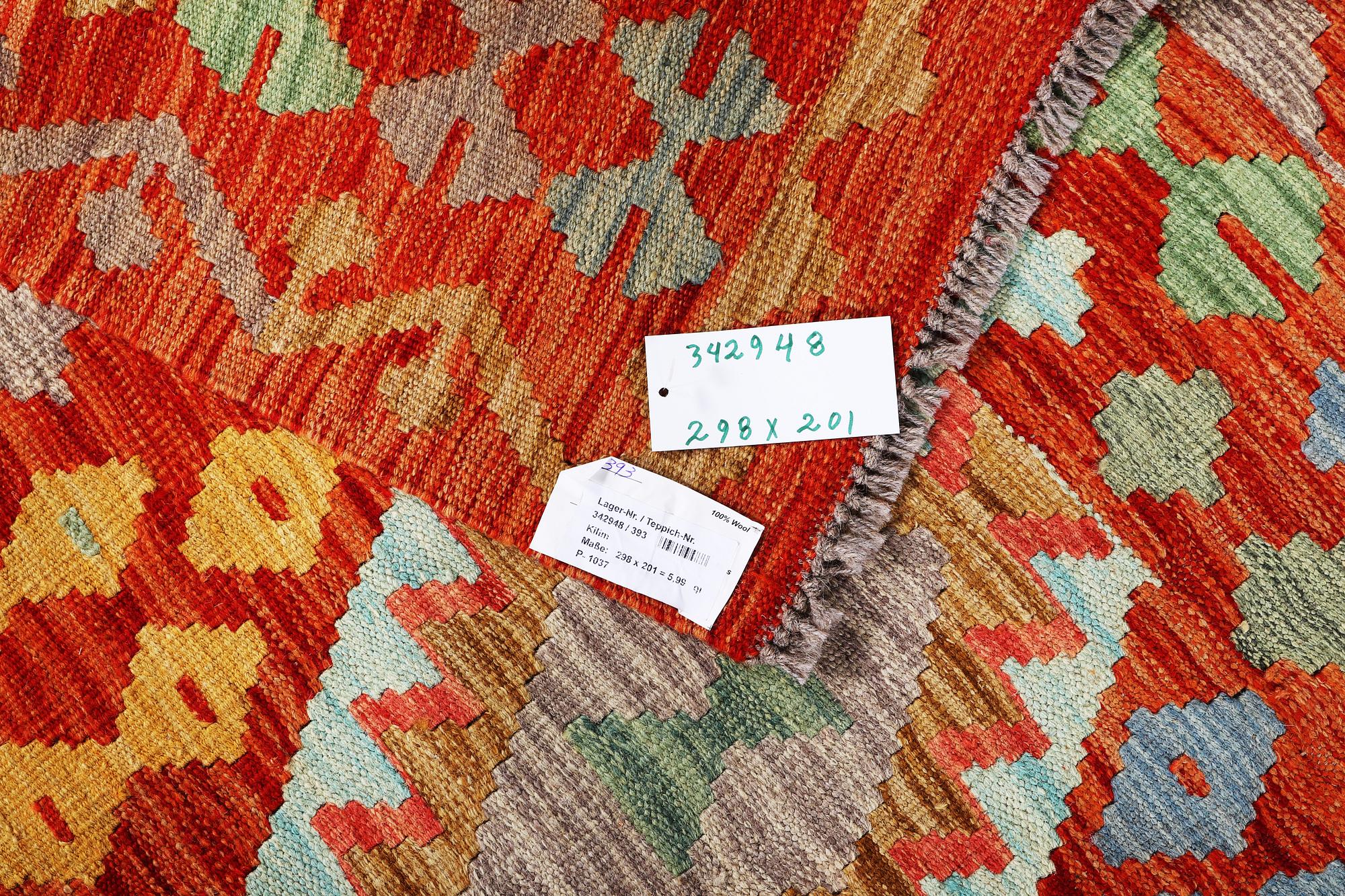 A Kilim carpet, c. 298 x 201 cm.