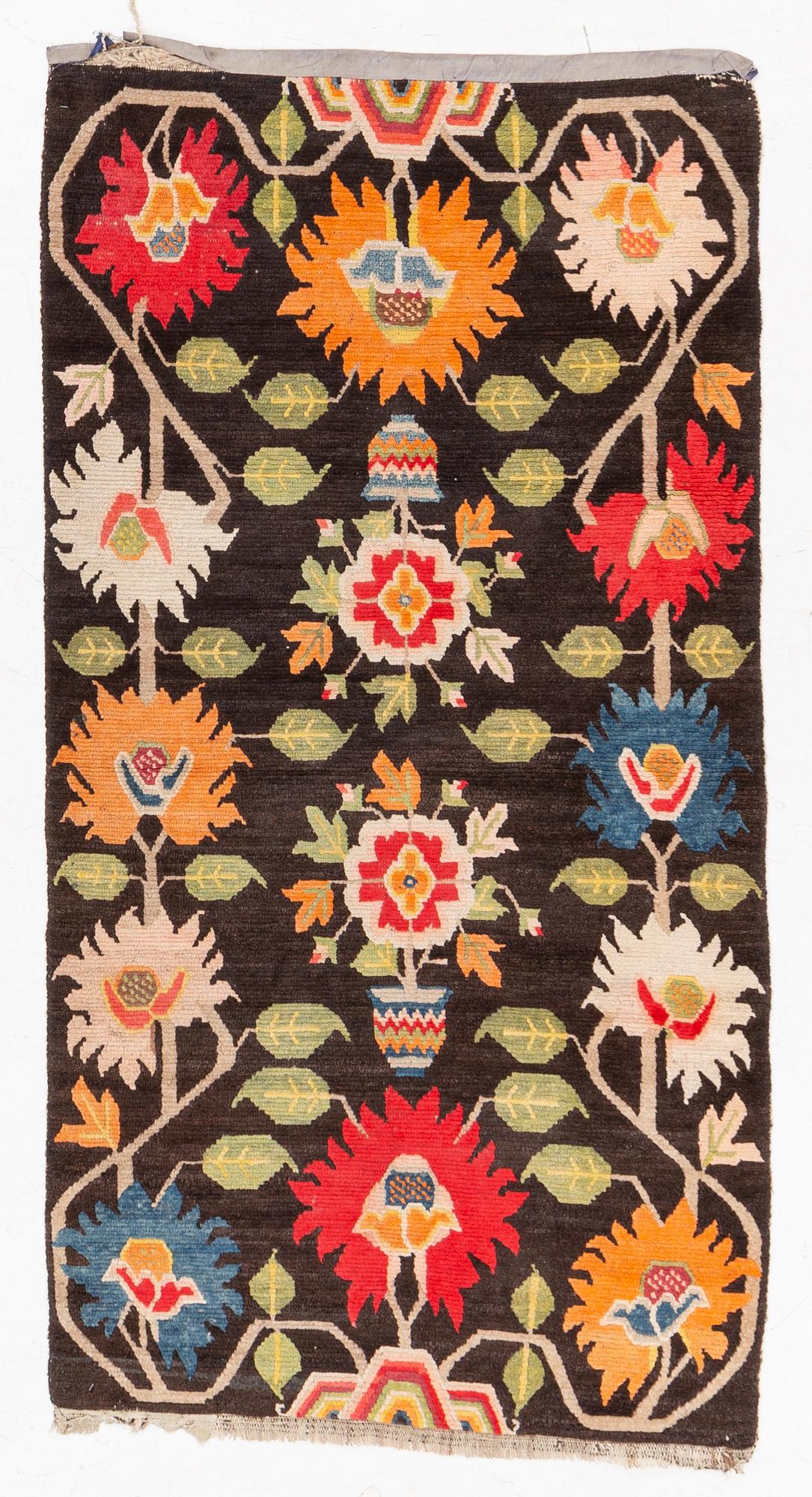 An antique Tibetan rug, Qing dynasty, circa 1900. Measure 173 x90 cm.