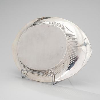 A FABERGÉ BREADBASKET, silver, St.Petersburg 1908-1917, weight 934 g.