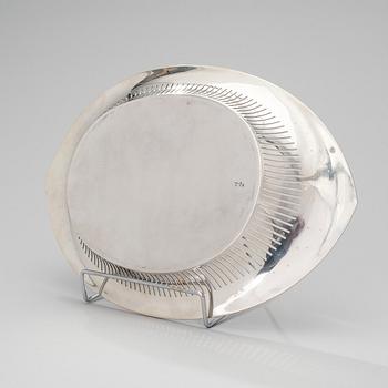 FABERGÉ BRÖDKORG, silver, St.Petersburg 1908-1917, vikt 934 g.