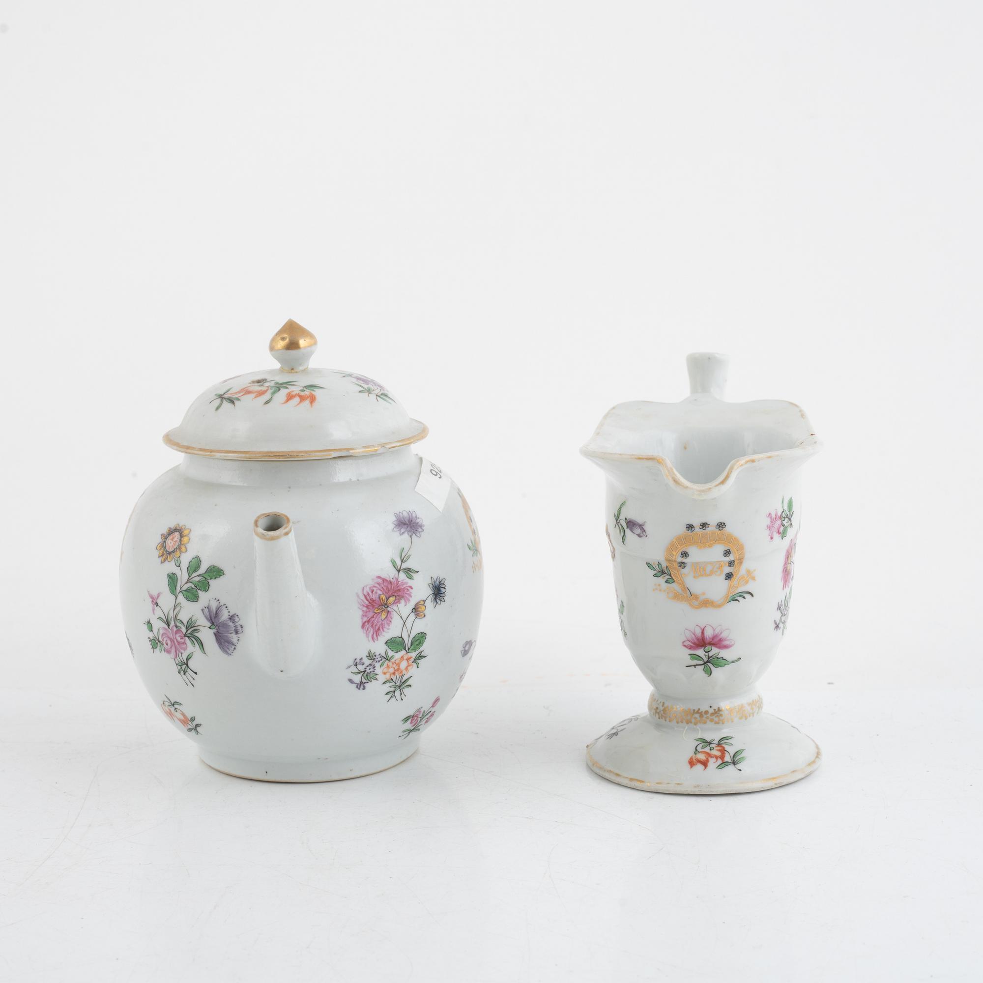 A Chinese porcelain tea service, 14 pieces, Qing dynasty, Qianlong (1736-95).