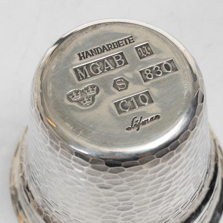 Eric Löfman, Fyra jaktbägare i silver samt läderfodral, MGAB, 1977.