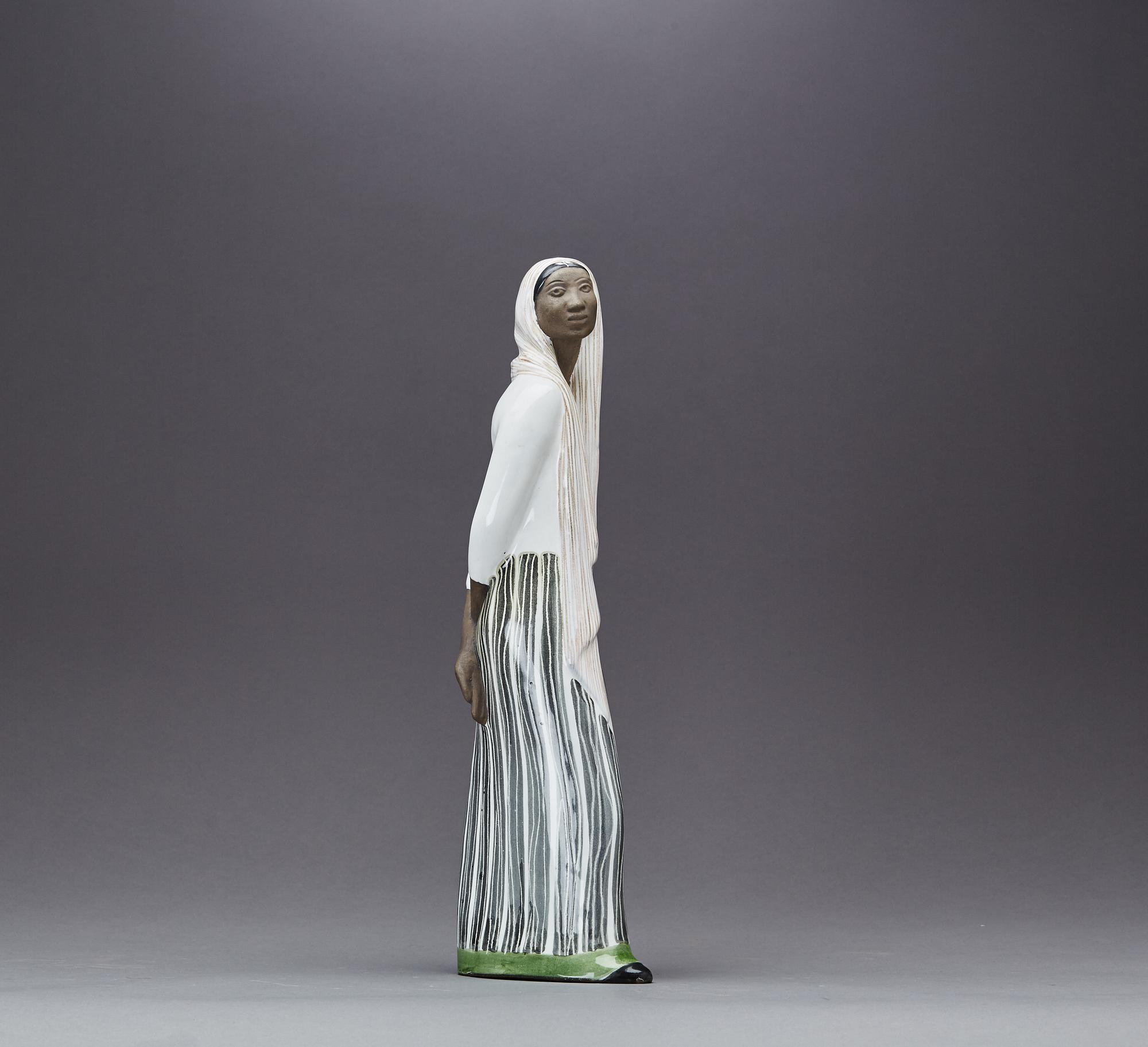 FIGURIN, "Indonesiska", signerad Mari Simmulson, Uppsala Ekeby, 1900-talets andra hälft.