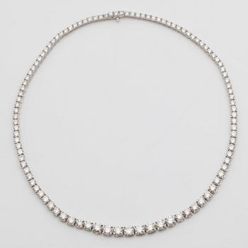 COLLIER med 104 briljantslipade diamanter totalt ca 25.44 ct. Kvalitet ca G-H/VS-SI.