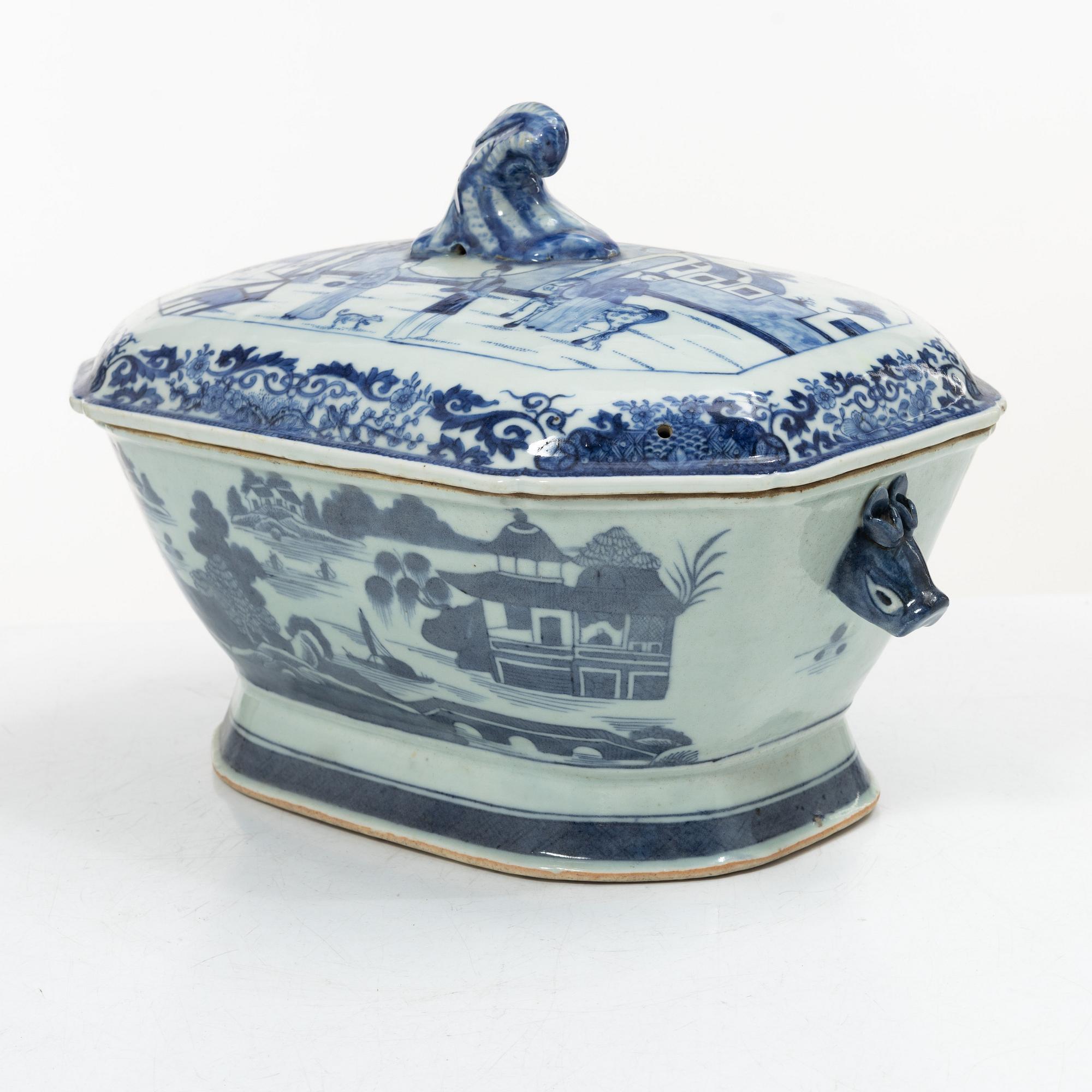 A blue and white tureen with cover and stand, China, Jiaqing (1796-1820).
