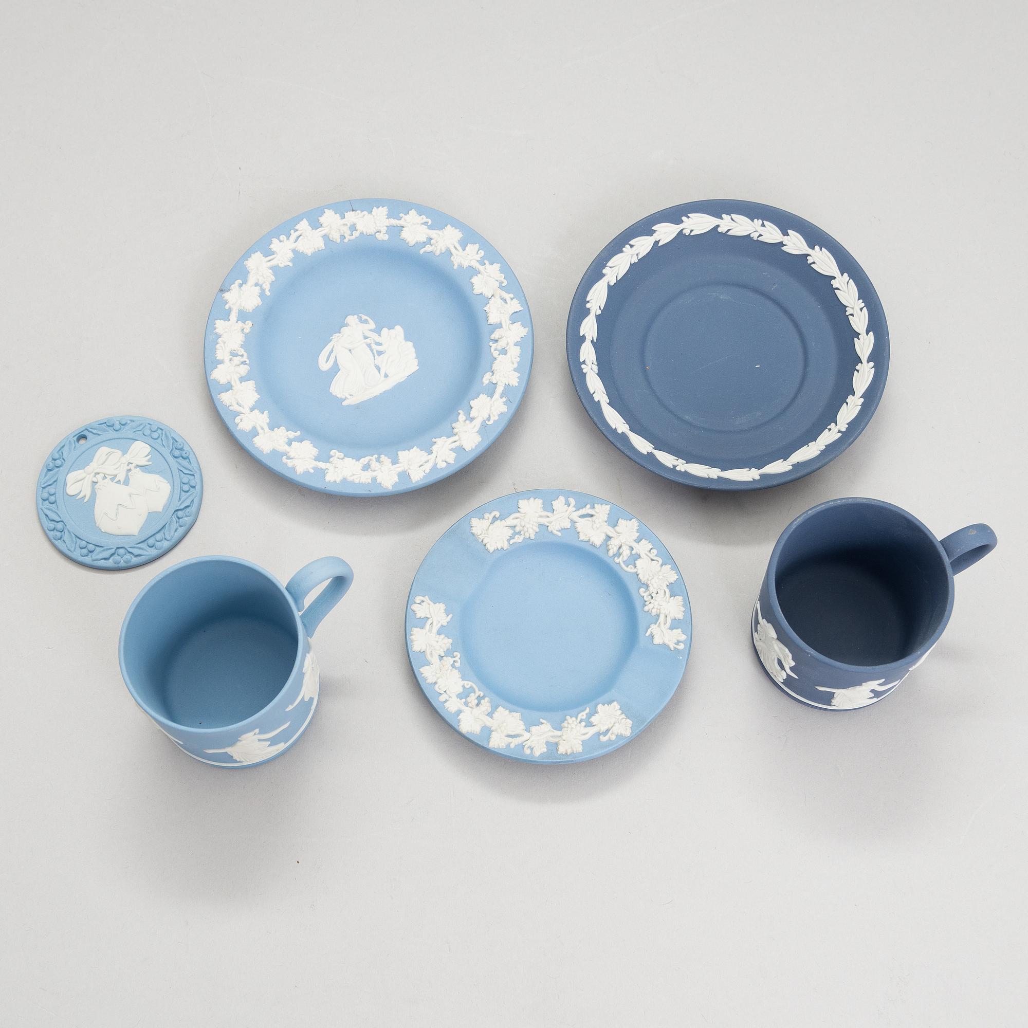 WEDGWOOD, Jasperware, 30 delar, England 1900-talets andra hälft.