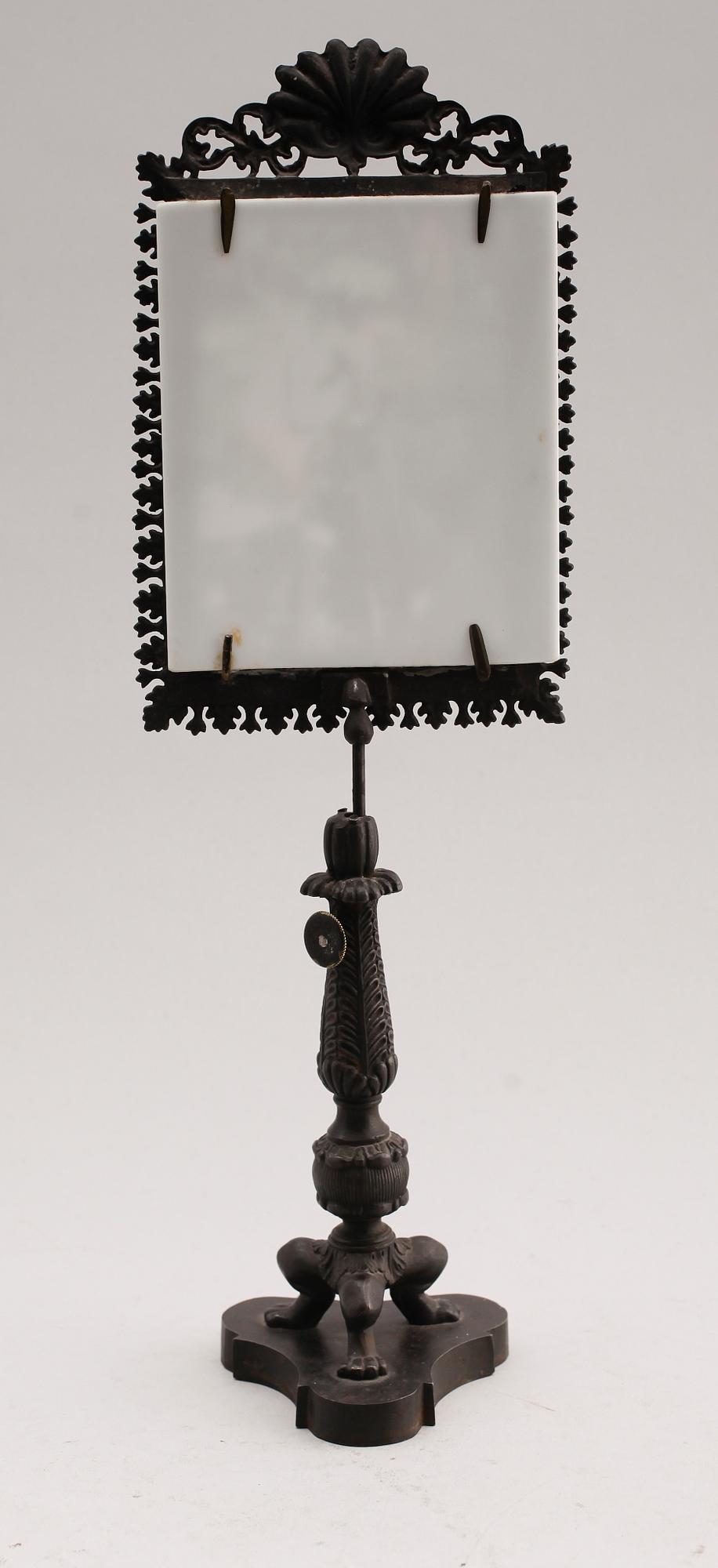 LITOFANISTÄLLNING, gjutjärn, 1800-talets första hälft.