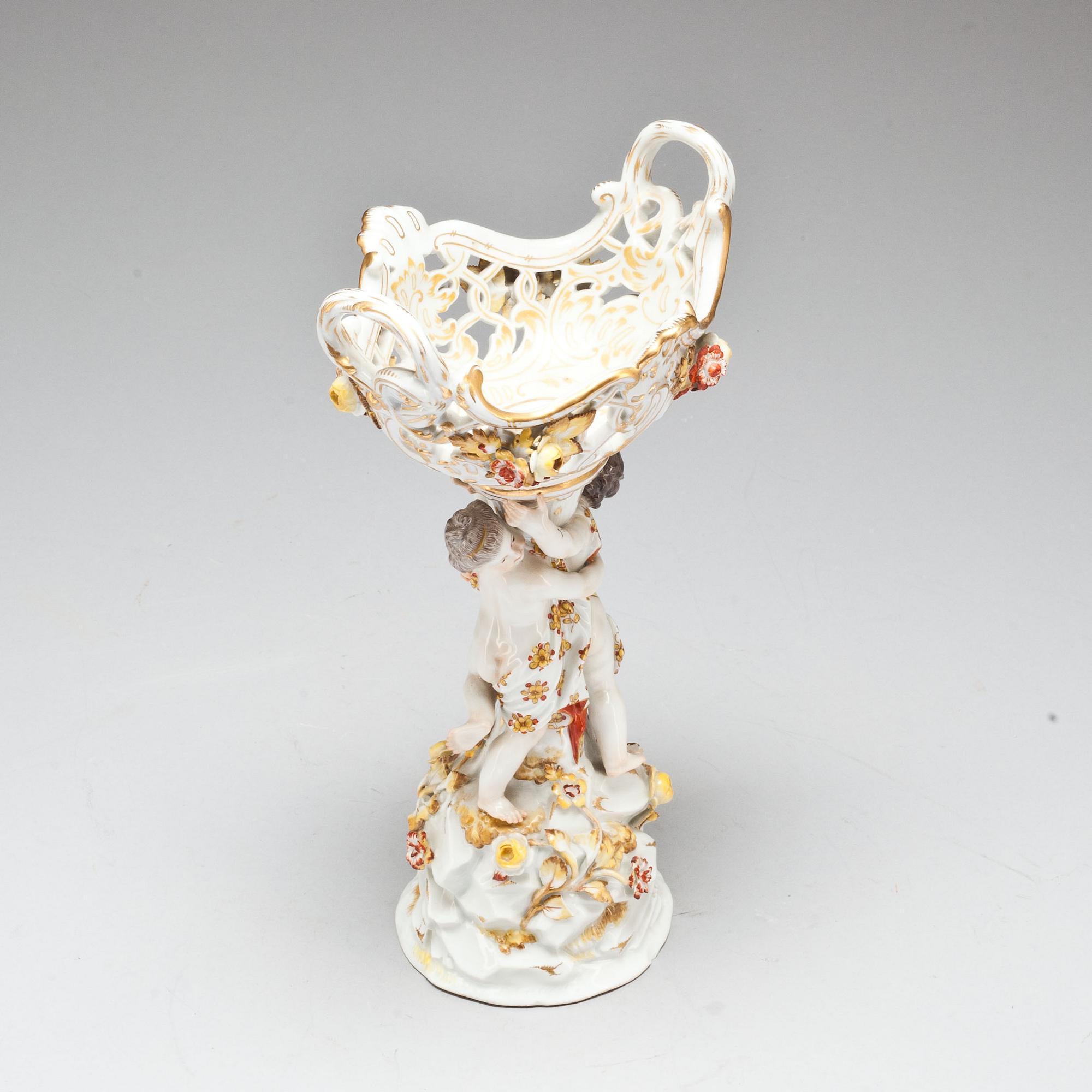 UPPSATSSKÅL, porslin, Meissen. Omkring år 1900.