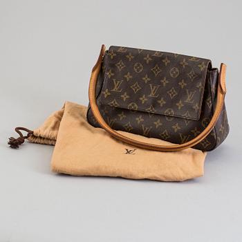 A Louis Vuitton "Mini Looping" handbag.
