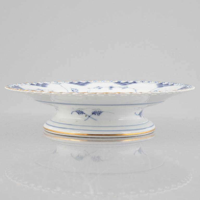 A 'Blue Fluted Full Lace' / 'Musselmalet' porcelain centerpiece dish, Royal Copenhagen, 19th century.